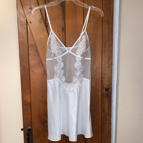 Flora Nikrooz White Bridal Wedding Chemise Nightgown Lingerie - Picture 1 of 16